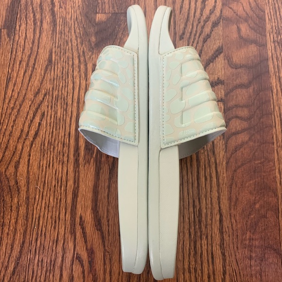 NWOT adidas Unisex-Adult Adilette Comfort Sandals Slide Sz 6M - Picture 7 of 9